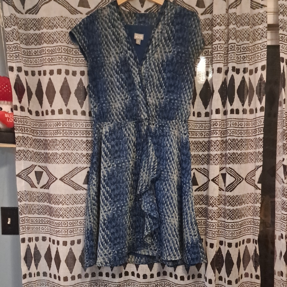 Converse One Star Blue and Black Patterned V-Neck Top